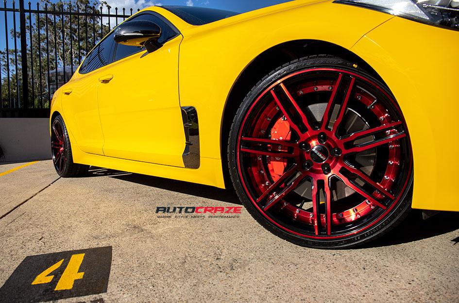 KIA-STINGER-INVADER-GLOSS-BLACK-CANDY-APPLE-RED